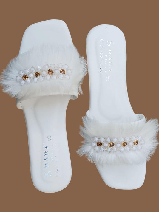 Step into luxury and comfort with our exquisite White Fur Flats – where elegance meets everyday comfort.